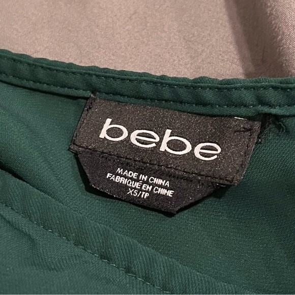 Bebe Green Ruffle Back High Neckline Flowy Long Sleeve Blouse Size XS - Picture 7 of 9